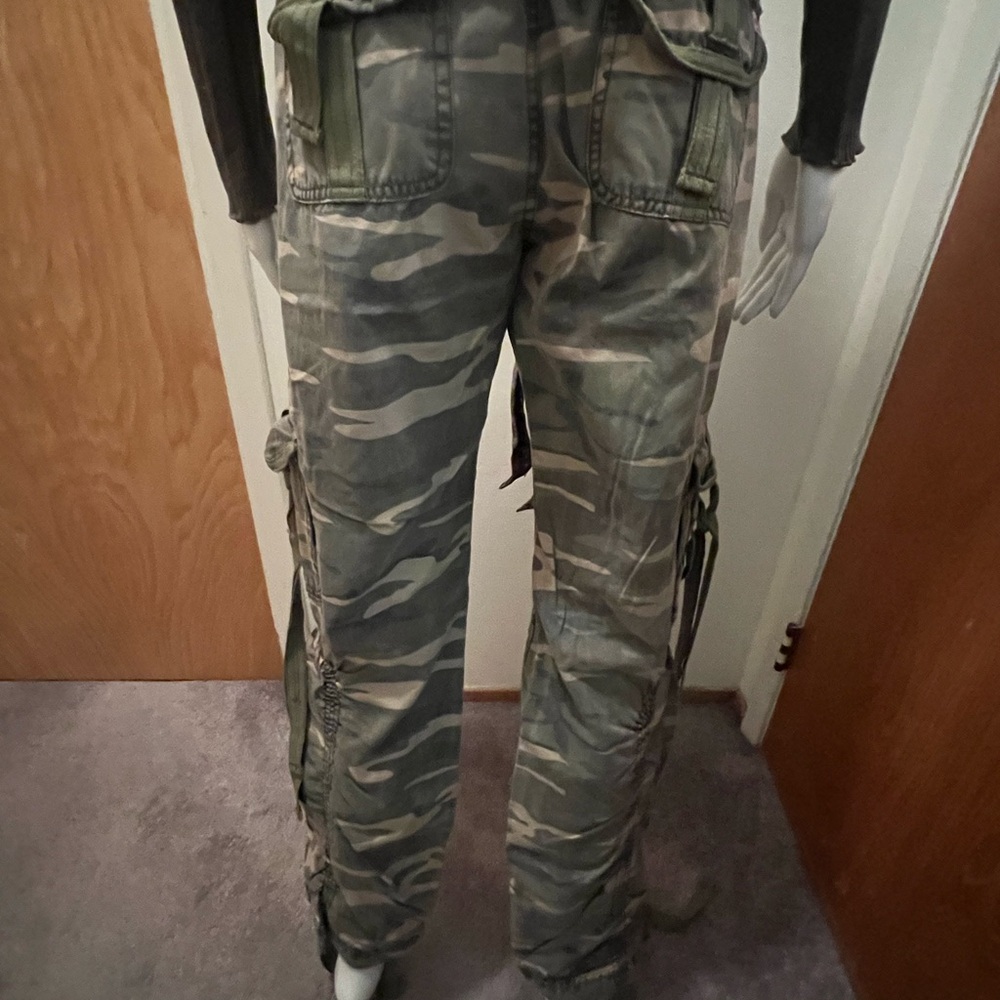 Miss Me Camouflage Cargo Pants - Picture 9 of 10